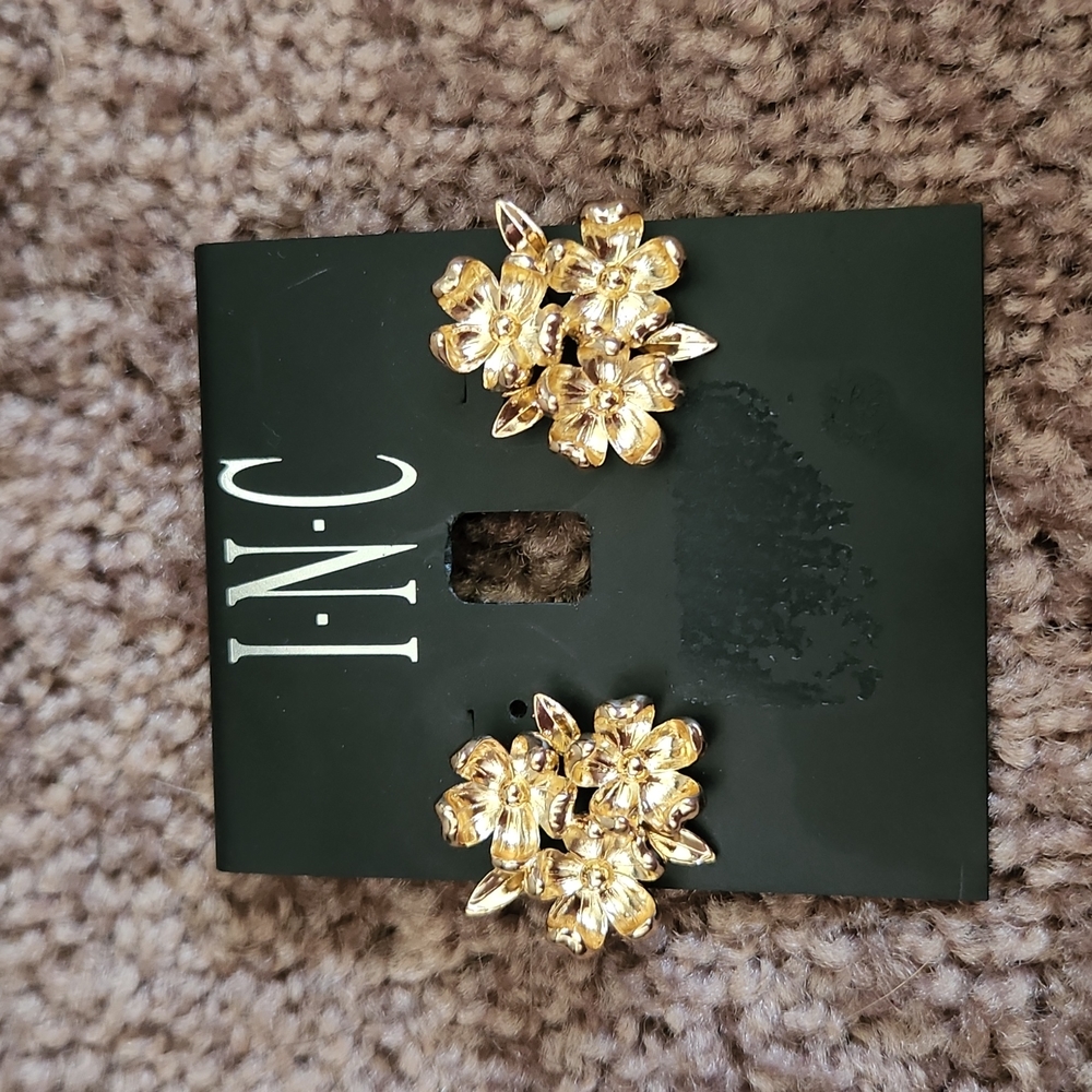 INC International Concepts Gold-Tone Flower Cluster Button Earrings